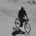 Cycliste à Uyuni